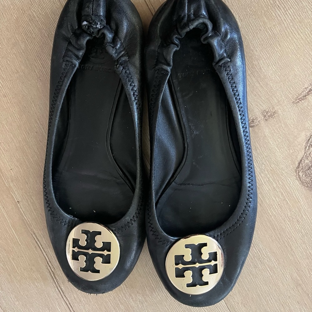 Tory Burch Reva flats with gold emblem